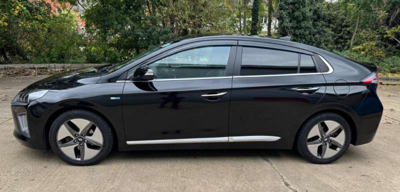 A 2021 HYUNDAI IONIQ 1.6 h-GDi Premium SE Hatchback 5dr Petrol Hybrid DCT Euro 6 (s/s) (141 ps) A 2021 HYUNDAI IONIQ 1.6 h-GDi Premium SE Hatchback 5dr Petrol Hybrid DCT Euro 6 (s/s) (141 ps)
