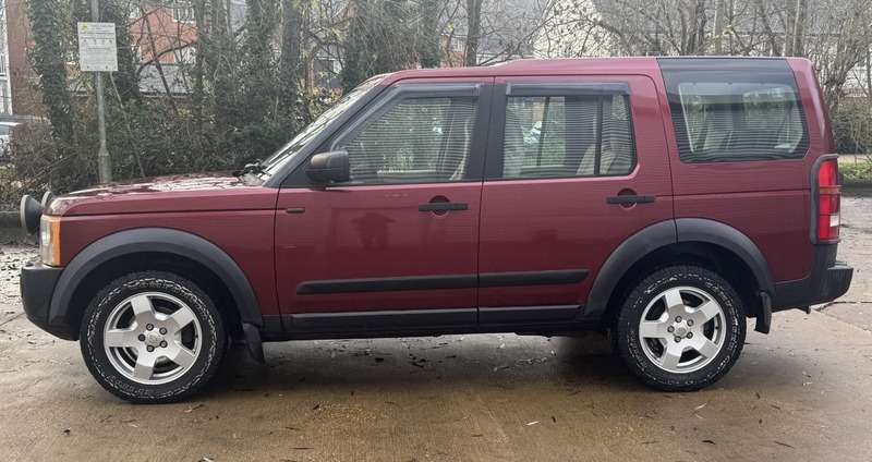 A 2006 LAND ROVER DISCOVERY 2.7 TD V6 S Station Wagon 5dr Diesel Manual (249 g/km, 190 bhp) A 2006 LAND ROVER DISCOVERY 2.7 TD V6 S Station Wagon 5dr Diesel Manual (249 g/km, 190 bhp)