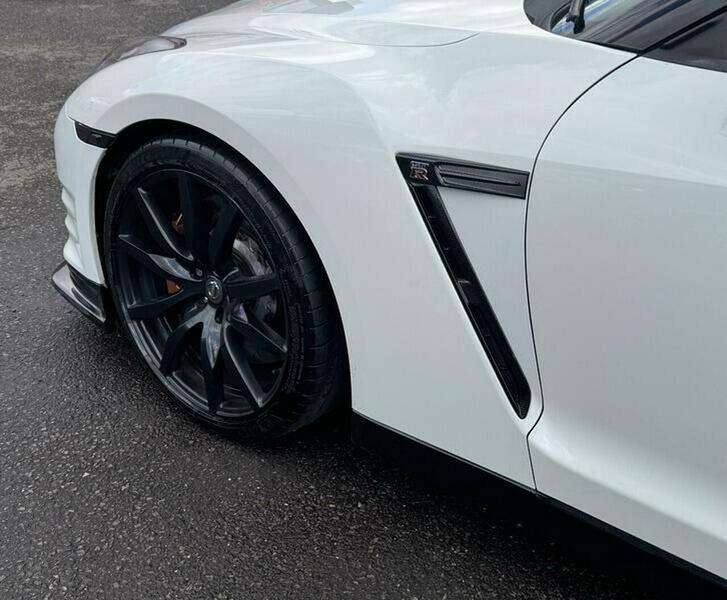 2011 NISSAN GT-R 2011 NISSAN GT-R