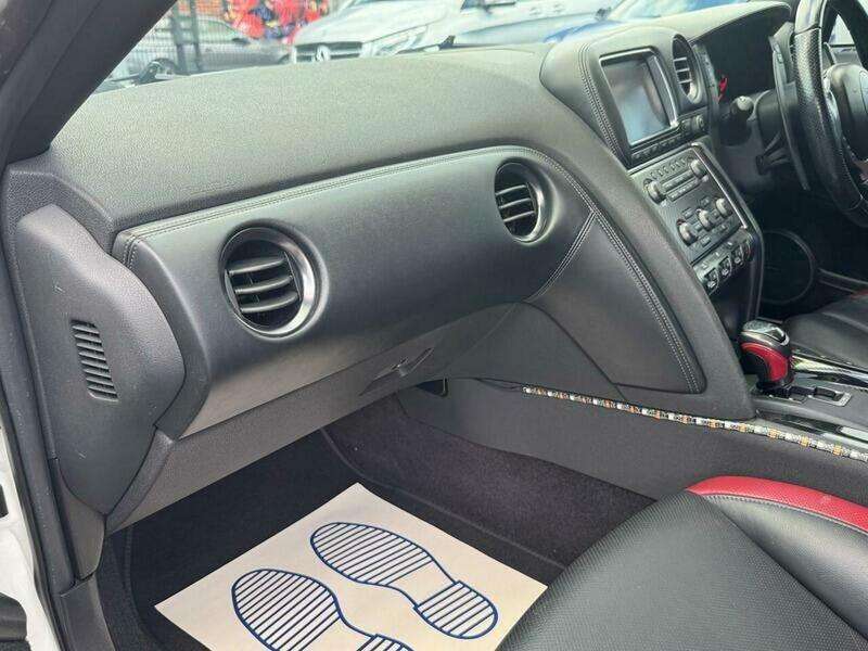 2011 NISSAN GT-R 2011 NISSAN GT-R