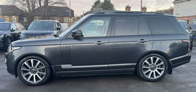 A 2017 LAND ROVER RANGE ROVER 5.0 V8 Autobiography SUV 5dr Petrol Auto 4WD Euro 6 (s/s) (510 ps) A 2017 LAND ROVER RANGE ROVER 5.0 V8 Autobiography SUV 5dr Petrol Auto 4WD Euro 6 (s/s) (510 ps)