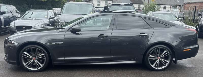 A 2018 JAGUAR XJ 3.0d V6 R-Sport Saloon 4dr Diesel Auto Euro 6 (s/s) (300 ps) A 2018 JAGUAR XJ 3.0d V6 R-Sport Saloon 4dr Diesel Auto Euro 6 (s/s) (300 ps)