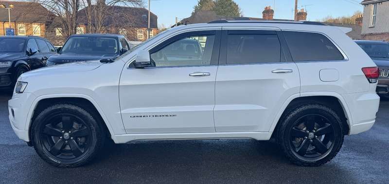 A 2017 JEEP GRAND CHEROKEE 3.0 V6 CRD Overland SUV 5dr Diesel Auto 4WD Euro 6 (247 bhp) A 2017 JEEP GRAND CHEROKEE 3.0 V6 CRD Overland SUV 5dr Diesel Auto 4WD Euro 6 (247 bhp)