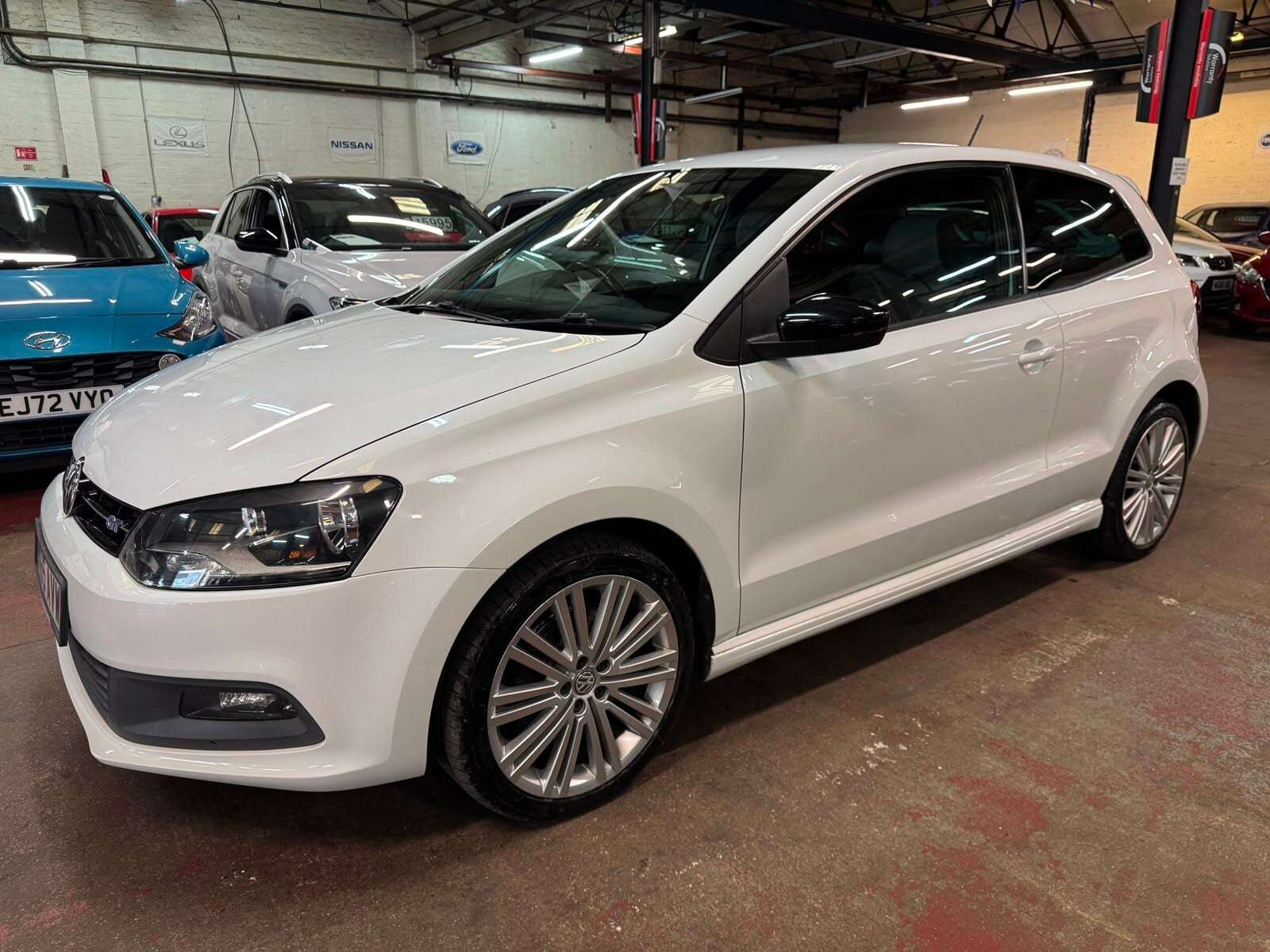 A 2015 VOLKSWAGEN POLO BLUEGT A 2015 VOLKSWAGEN POLO BLUEGT