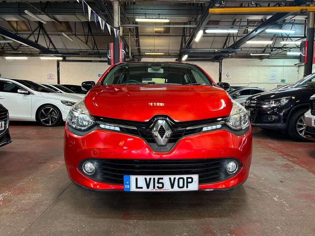 A 2015 RENAULT CLIO DYNAMIQUE MEDIANAV A 2015 RENAULT CLIO DYNAMIQUE MEDIANAV