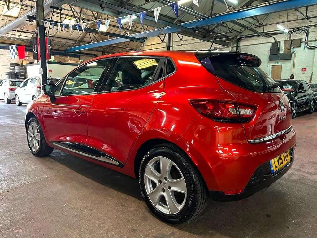 A 2015 RENAULT CLIO DYNAMIQUE MEDIANAV A 2015 RENAULT CLIO DYNAMIQUE MEDIANAV