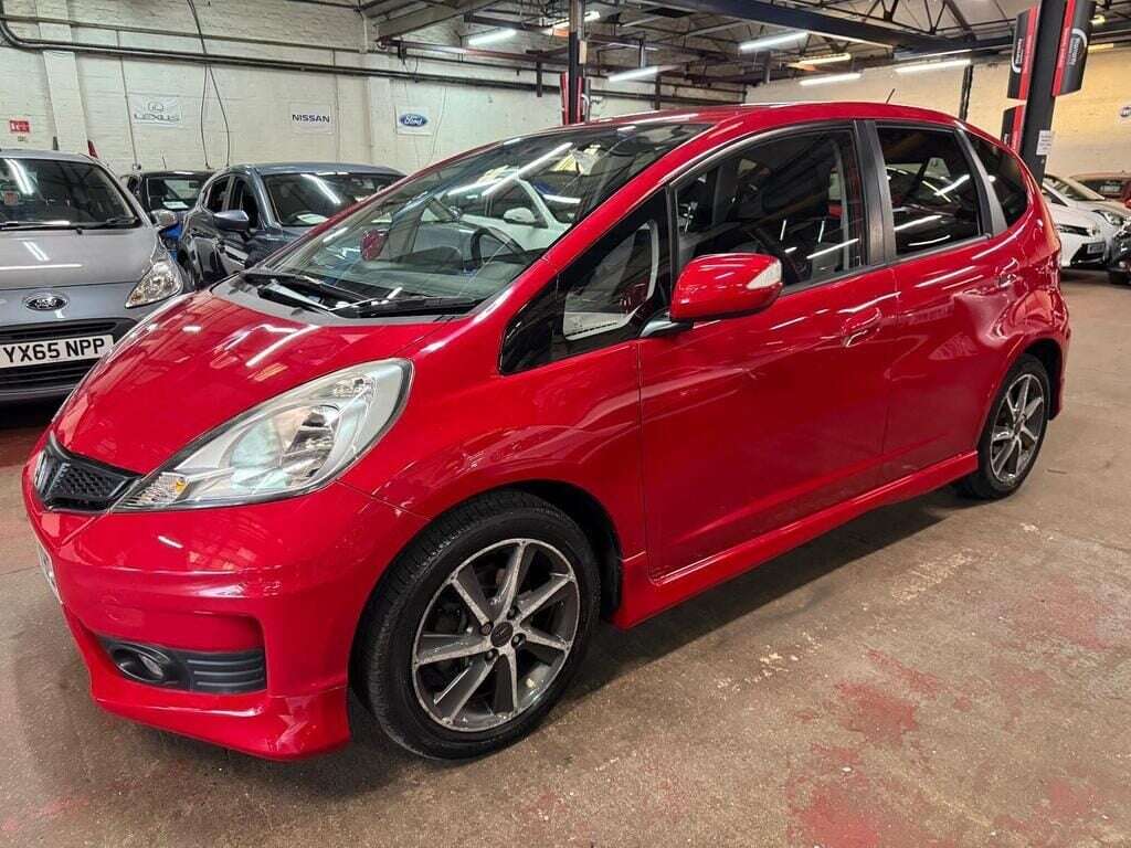 A 2014 HONDA JAZZ I-VTEC SI A 2014 HONDA JAZZ I-VTEC SI