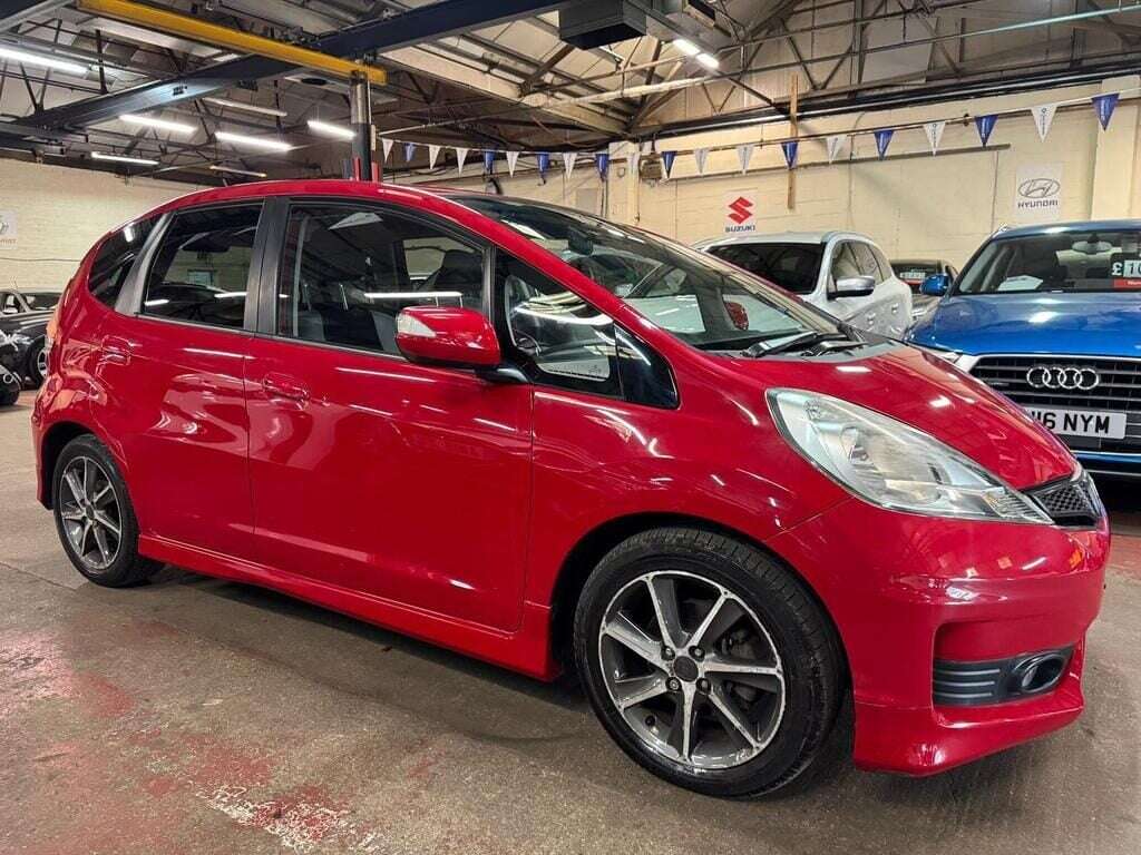 A 2014 HONDA JAZZ I-VTEC SI A 2014 HONDA JAZZ I-VTEC SI