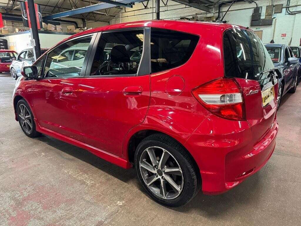 A 2014 HONDA JAZZ I-VTEC SI A 2014 HONDA JAZZ I-VTEC SI