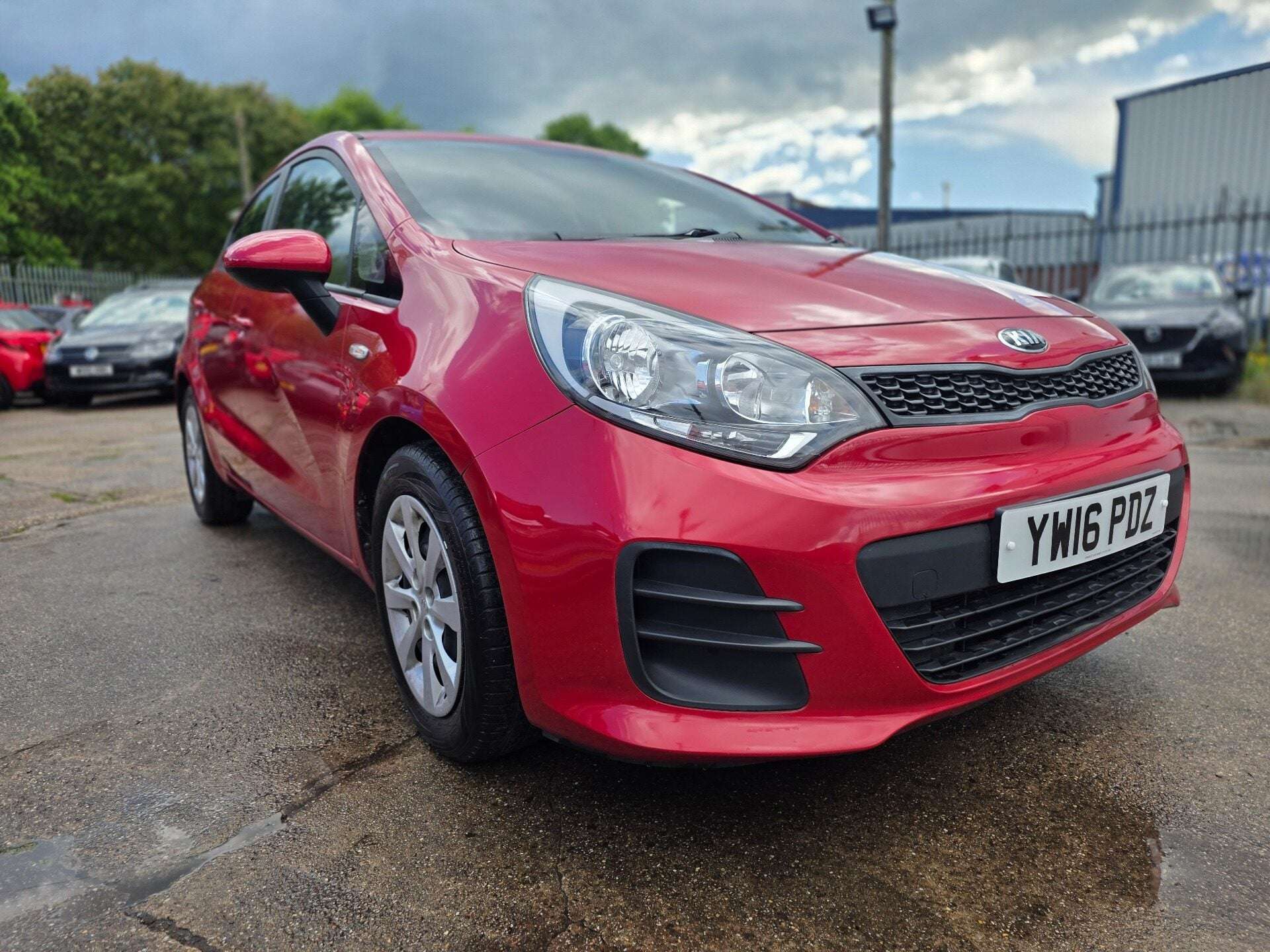 A 2016 KIA RIO 1 A 2016 KIA RIO 1