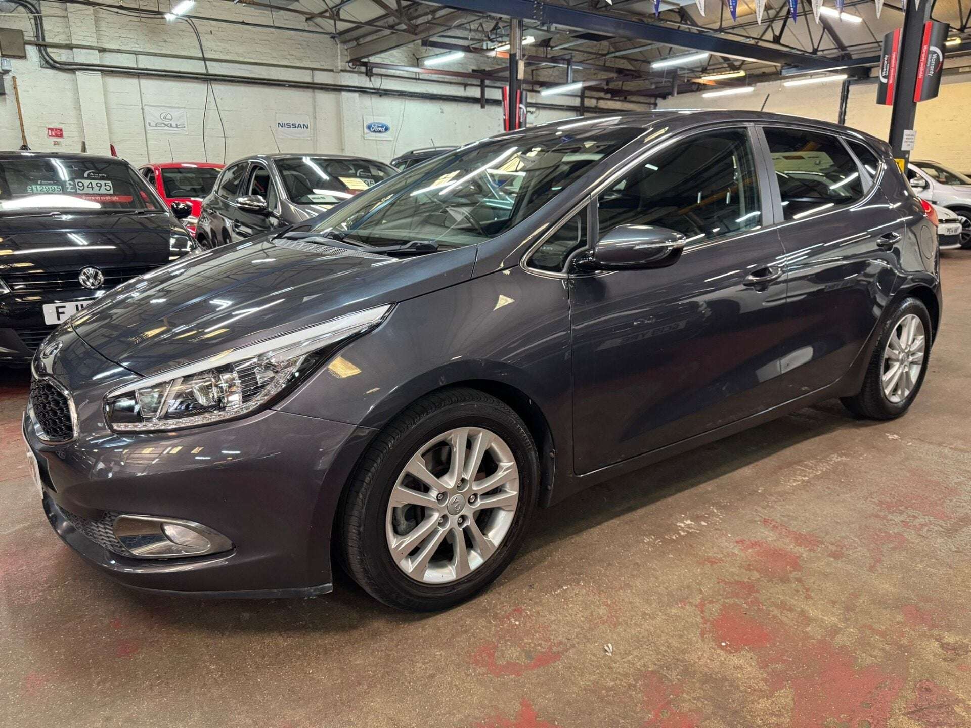 A 2014 KIA CEED CRDI 3 ECODYNAMICS A 2014 KIA CEED CRDI 3 ECODYNAMICS
