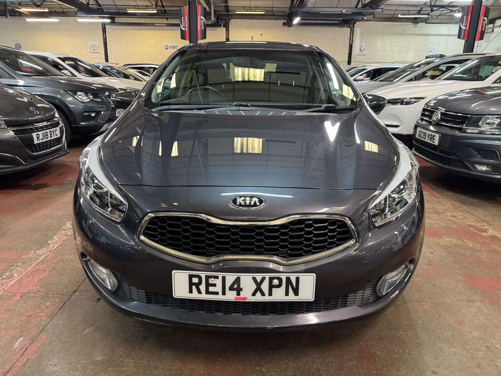 A 2014 KIA CEED CRDI 3 ECODYNAMICS A 2014 KIA CEED CRDI 3 ECODYNAMICS