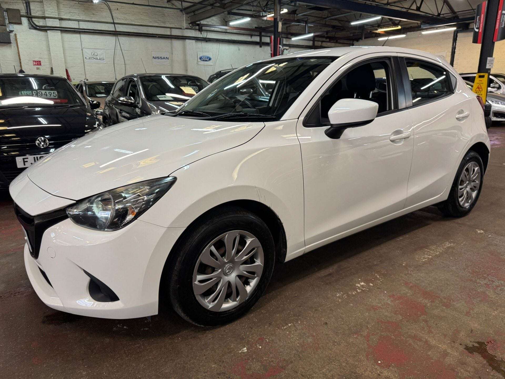A 2015 MAZDA 2 SE A 2015 MAZDA 2 SE