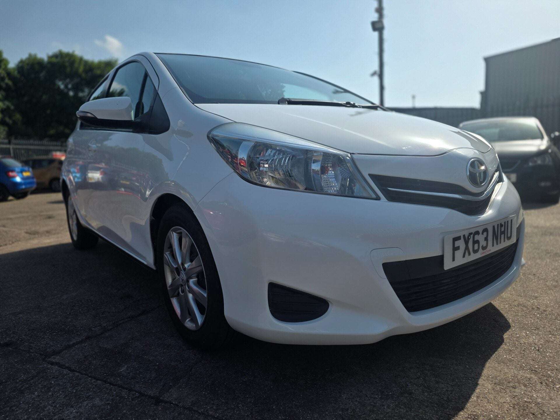 A 2013 TOYOTA YARIS VVT-I TR A 2013 TOYOTA YARIS VVT-I TR