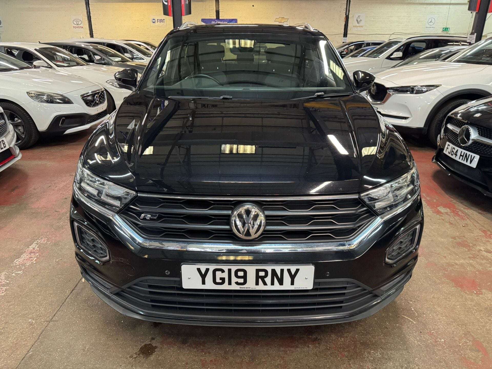 A 2019 VOLKSWAGEN T-ROC R-LINE TDI A 2019 VOLKSWAGEN T-ROC R-LINE TDI