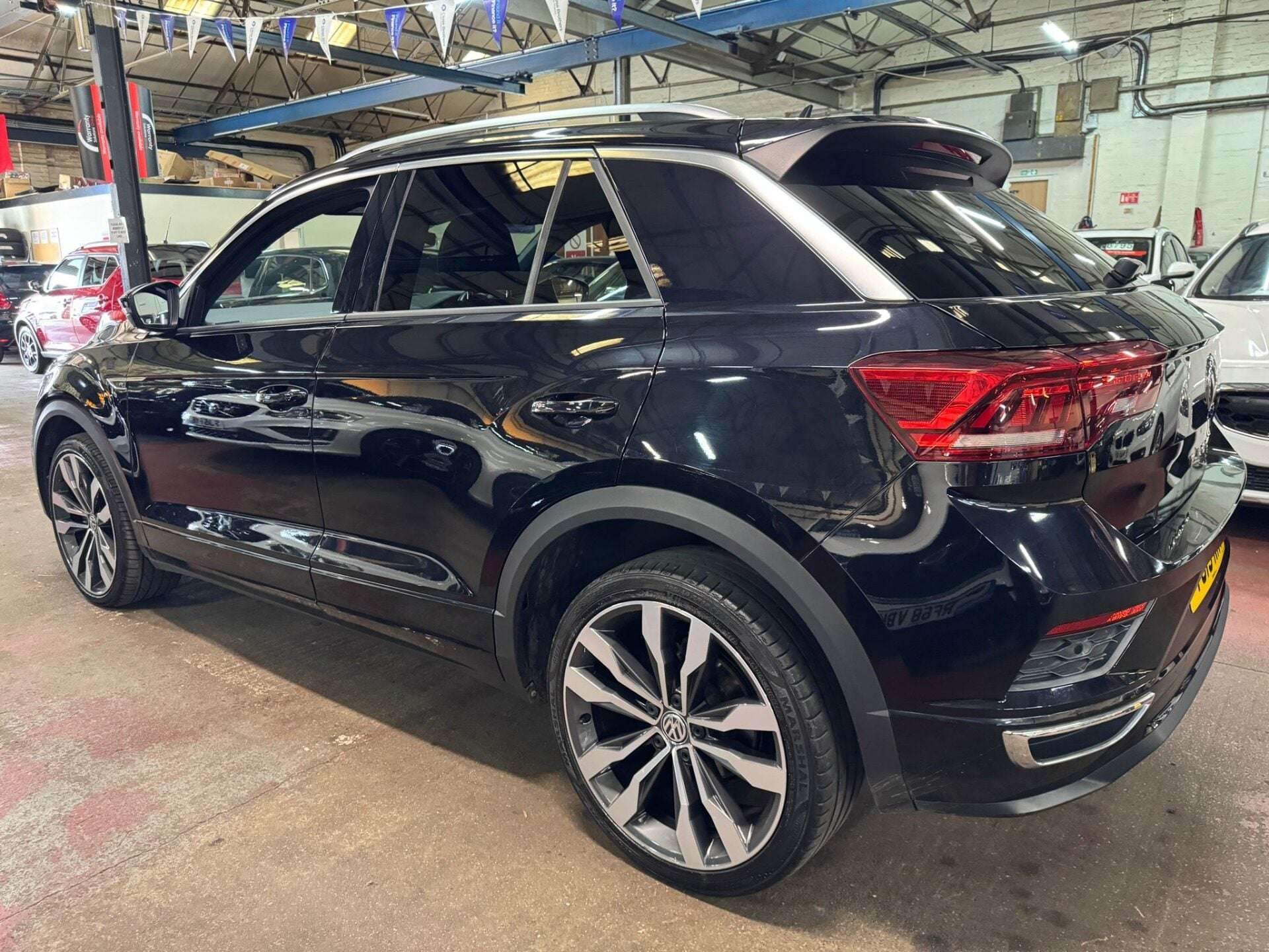 A 2019 VOLKSWAGEN T-ROC R-LINE TDI A 2019 VOLKSWAGEN T-ROC R-LINE TDI