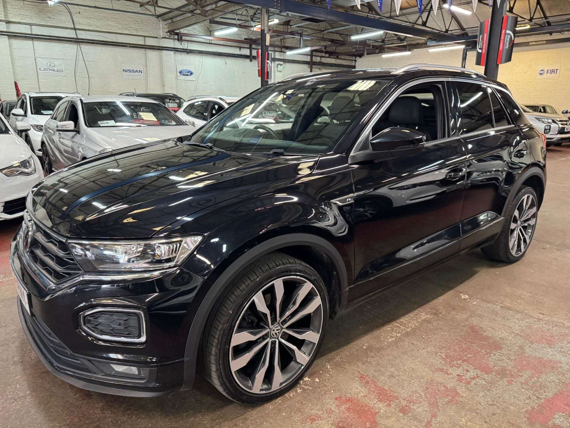 A 2019 VOLKSWAGEN T-ROC R-LINE TDI A 2019 VOLKSWAGEN T-ROC R-LINE TDI