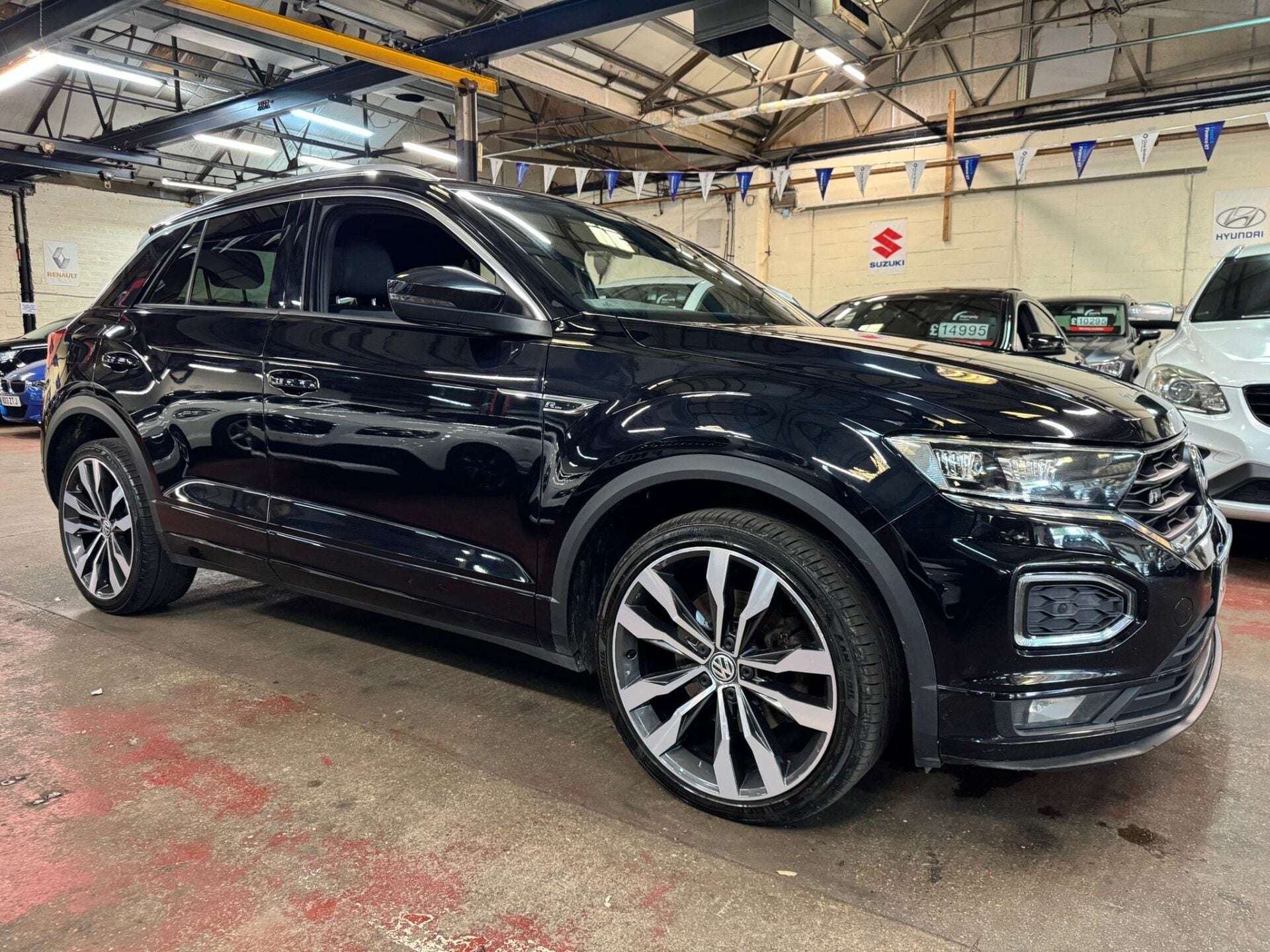A 2019 VOLKSWAGEN T-ROC R-LINE TDI A 2019 VOLKSWAGEN T-ROC R-LINE TDI