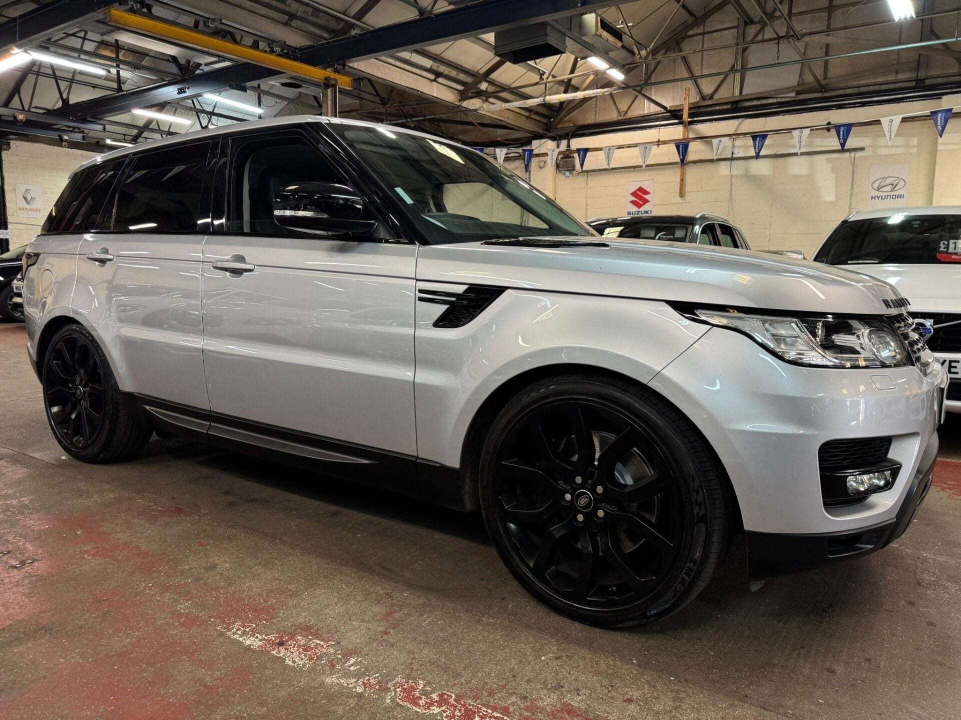 A 2017 LAND ROVER RANGE ROVER SPORT SDV6 HSE A 2017 LAND ROVER RANGE ROVER SPORT SDV6 HSE