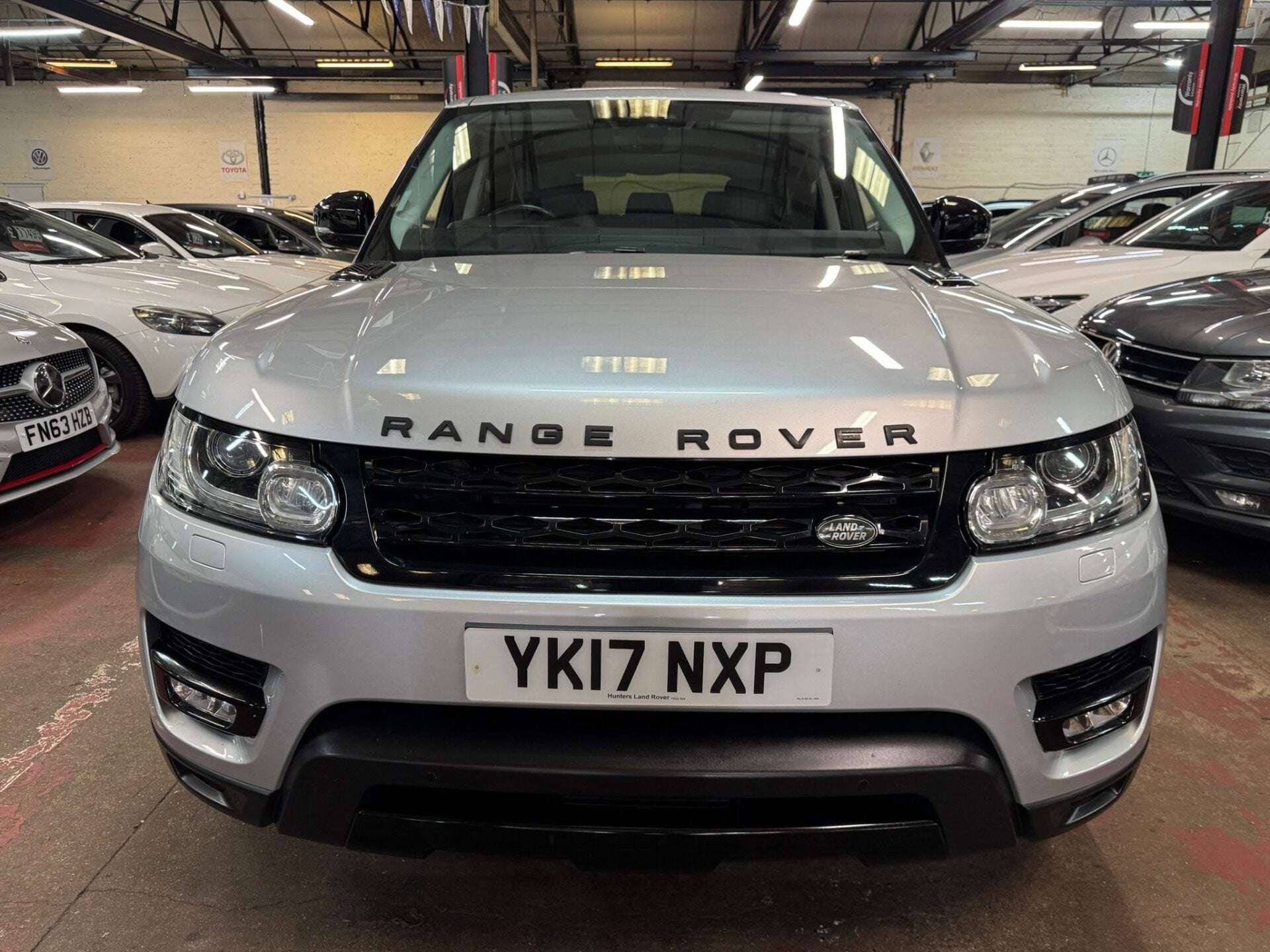 A 2017 LAND ROVER RANGE ROVER SPORT SDV6 HSE A 2017 LAND ROVER RANGE ROVER SPORT SDV6 HSE