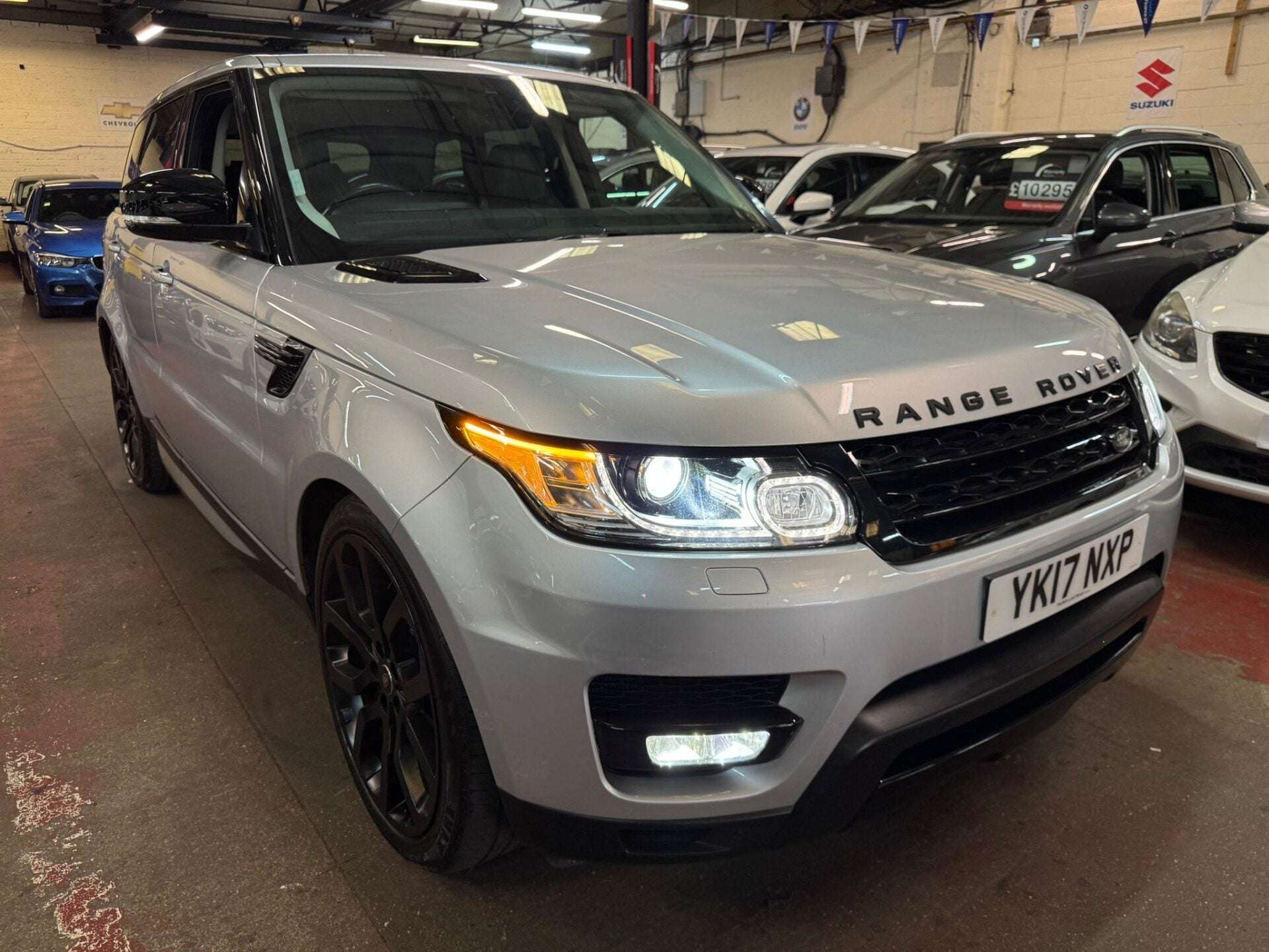 A 2017 LAND ROVER RANGE ROVER SPORT SDV6 HSE A 2017 LAND ROVER RANGE ROVER SPORT SDV6 HSE