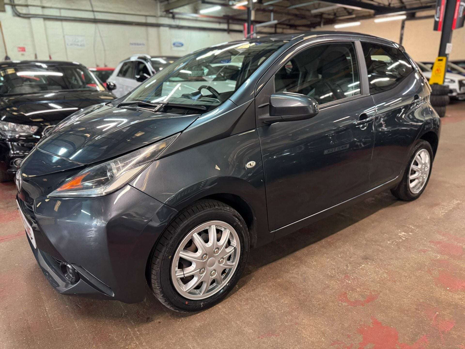 A 2014 TOYOTA AYGO VVT-I X-PLAY A 2014 TOYOTA AYGO VVT-I X-PLAY