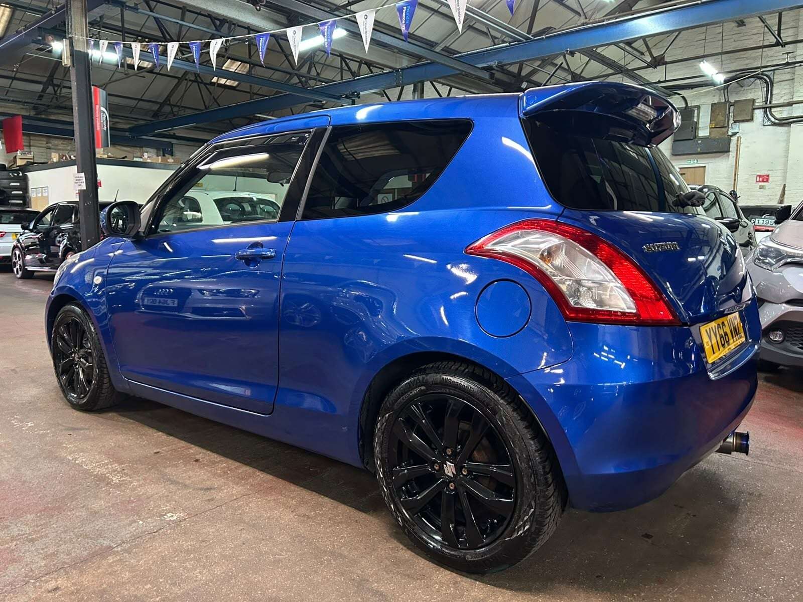 A 2016 SUZUKI SWIFT SZ-L A 2016 SUZUKI SWIFT SZ-L