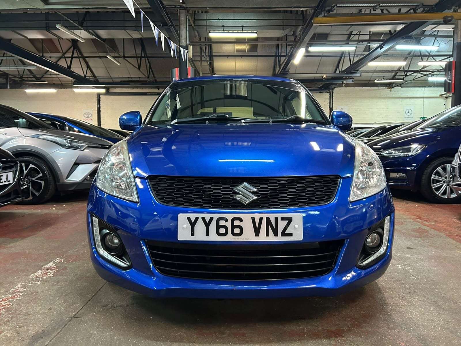 A 2016 SUZUKI SWIFT SZ-L A 2016 SUZUKI SWIFT SZ-L