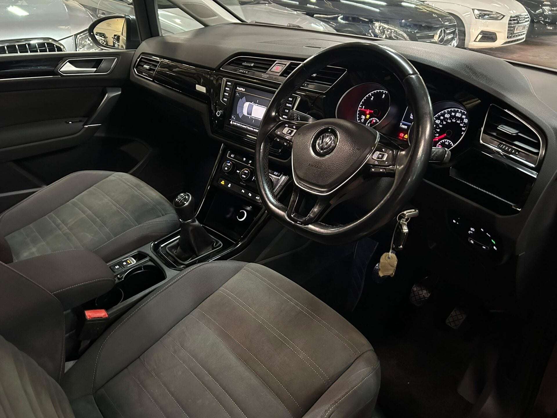2016 VOLKSWAGEN TOURAN 2016 VOLKSWAGEN TOURAN