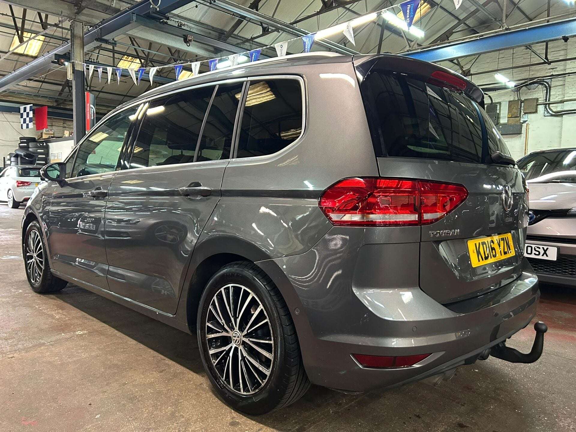 2016 VOLKSWAGEN TOURAN 2016 VOLKSWAGEN TOURAN