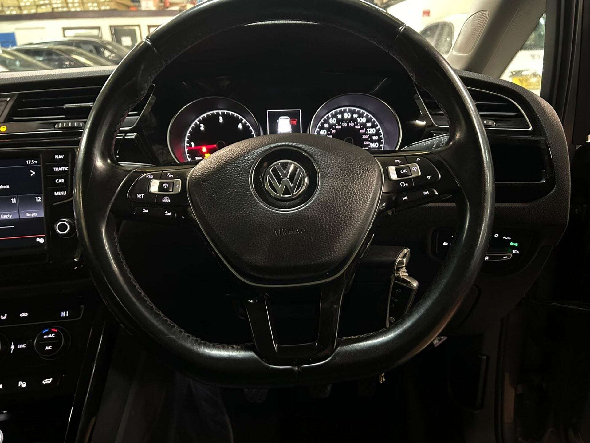 2016 VOLKSWAGEN TOURAN 2016 VOLKSWAGEN TOURAN