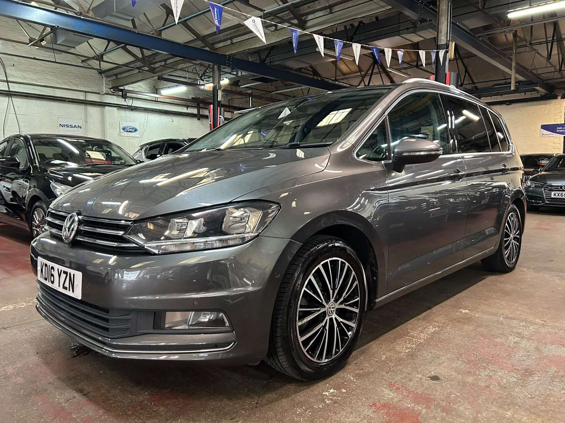 A 2016 VOLKSWAGEN TOURAN SEL TDI BLUEMOTION TECHNOLOGY A 2016 VOLKSWAGEN TOURAN SEL TDI BLUEMOTION TECHNOLOGY