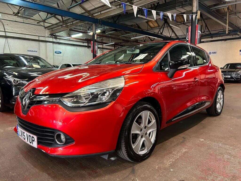 A 2015 RENAULT CLIO DYNAMIQUE MEDIANAV A 2015 RENAULT CLIO DYNAMIQUE MEDIANAV