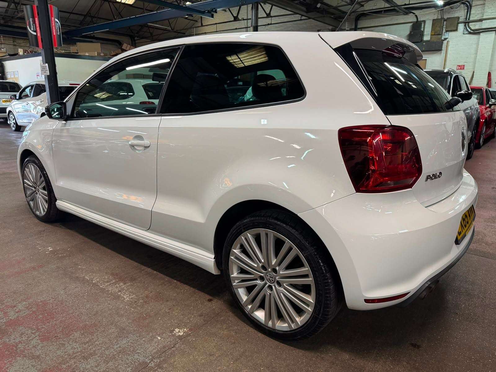 A 2015 VOLKSWAGEN POLO BLUEGT A 2015 VOLKSWAGEN POLO BLUEGT