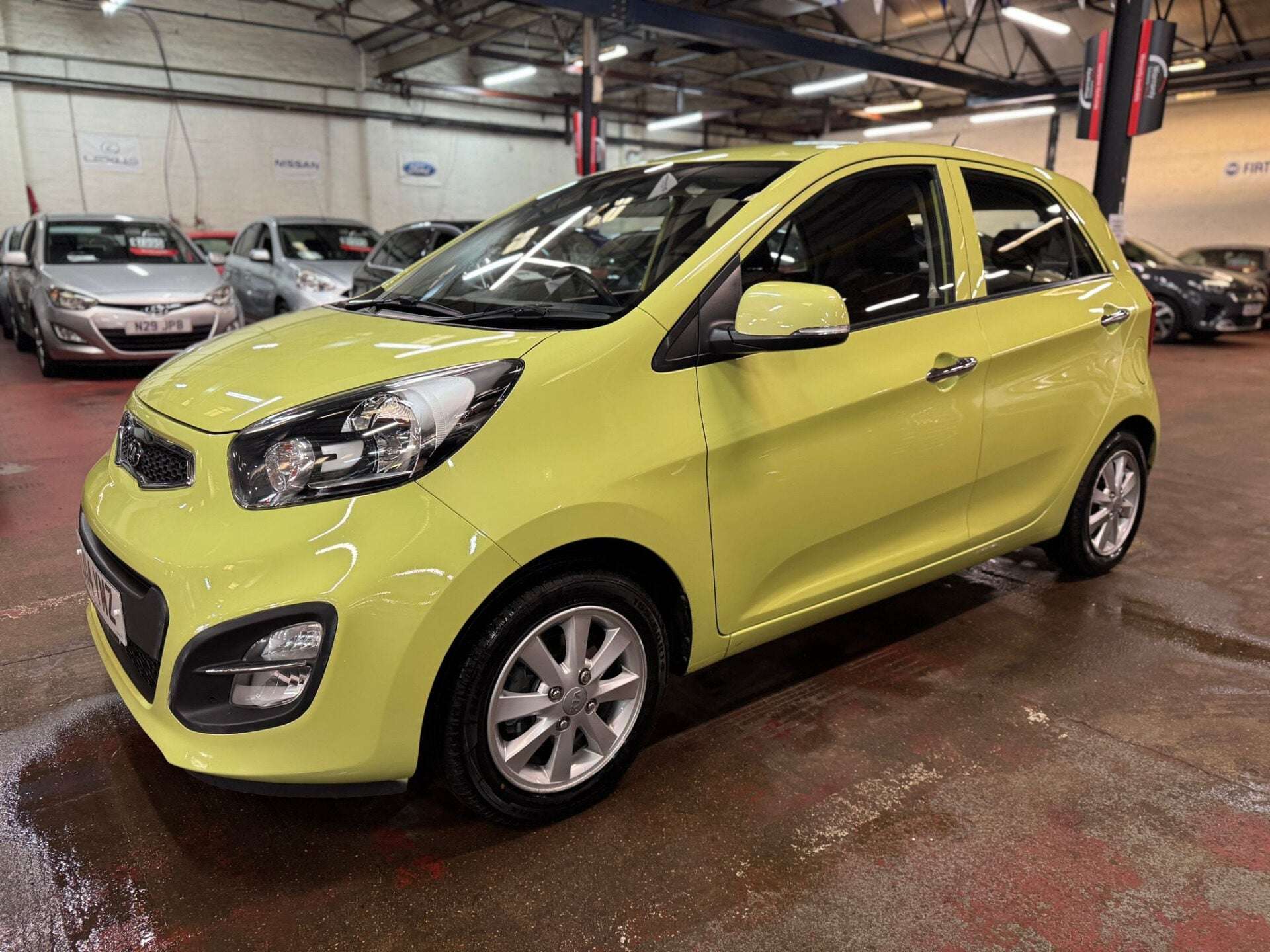 A 2014 KIA PICANTO 2 A 2014 KIA PICANTO 2