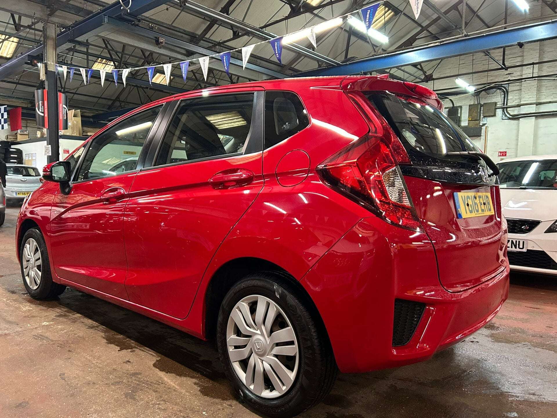 A 2016 HONDA JAZZ I-VTEC S A 2016 HONDA JAZZ I-VTEC S