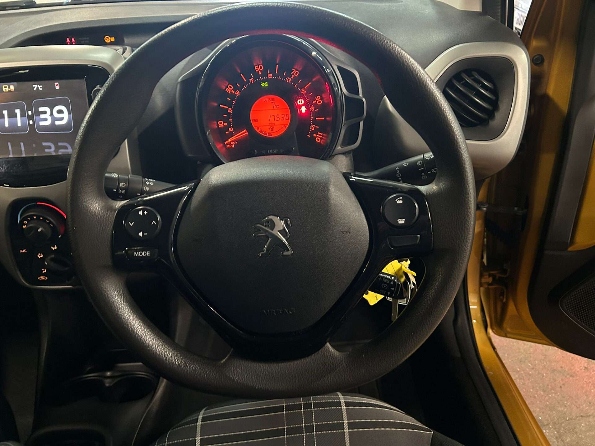 2017 PEUGEOT 108 2017 PEUGEOT 108