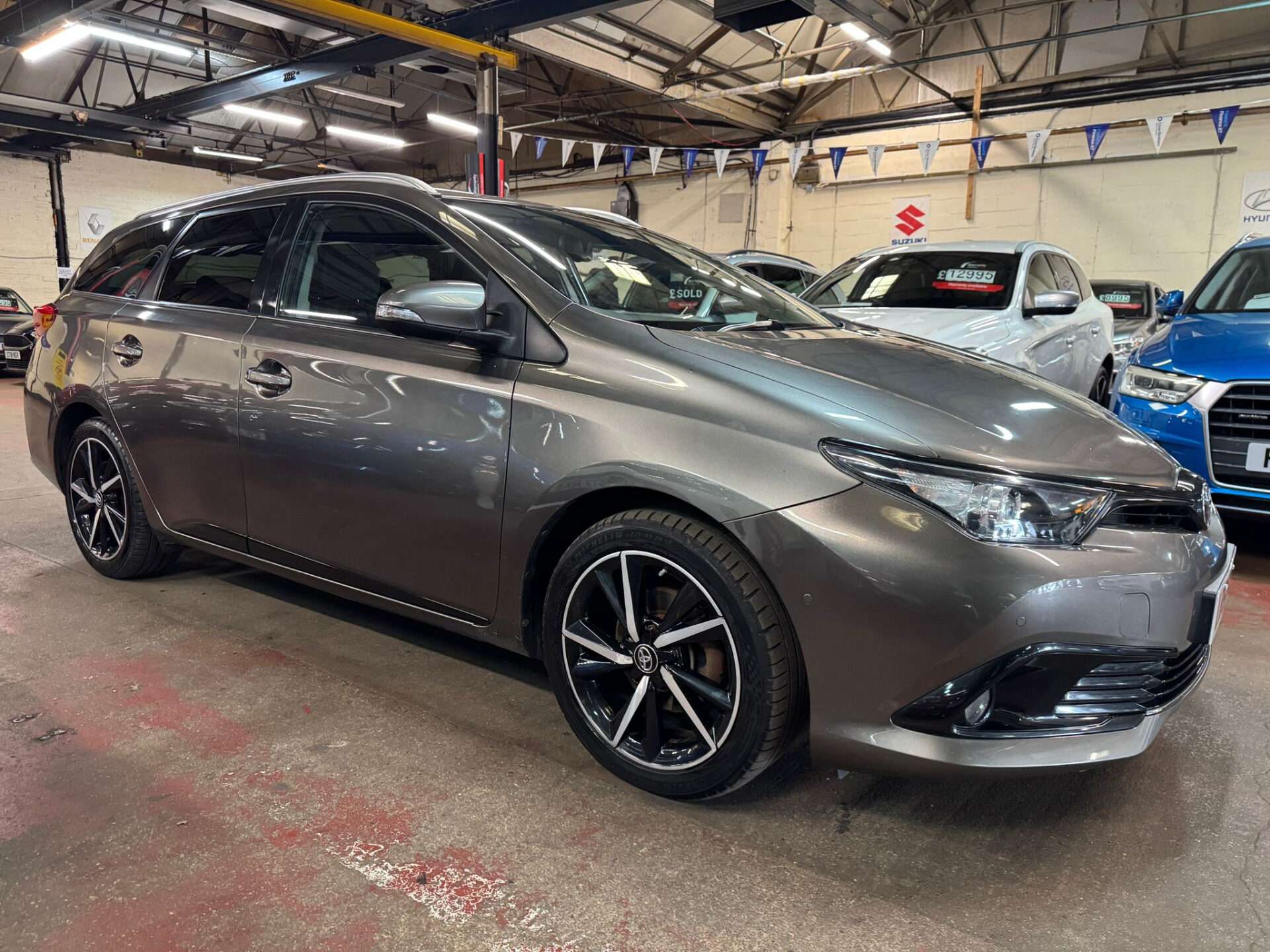 A 2018 TOYOTA AURIS VVT-I DESIGN TOURING SPORTS A 2018 TOYOTA AURIS VVT-I DESIGN TOURING SPORTS