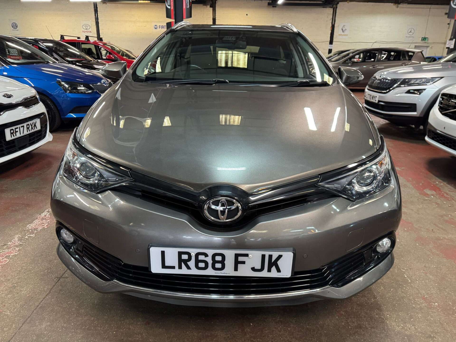 A 2018 TOYOTA AURIS VVT-I DESIGN TOURING SPORTS A 2018 TOYOTA AURIS VVT-I DESIGN TOURING SPORTS