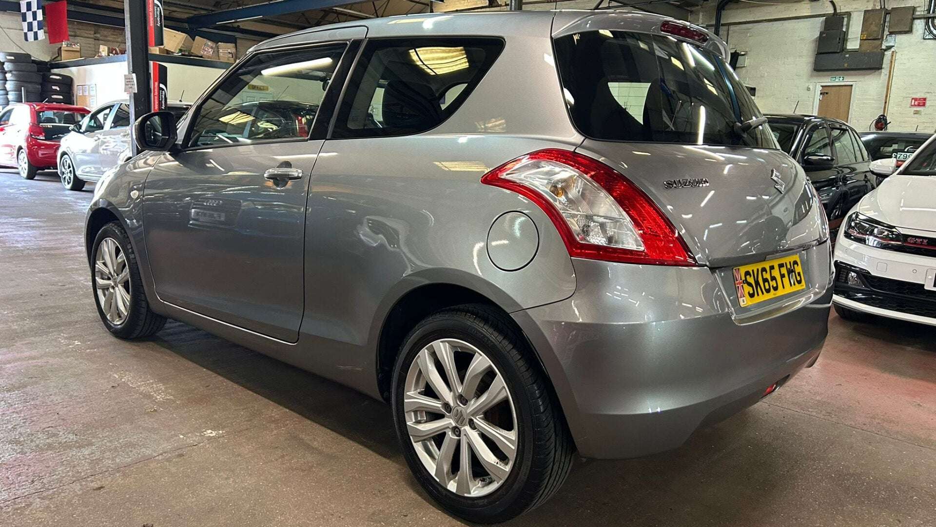 A 2015 SUZUKI SWIFT SZ3 A 2015 SUZUKI SWIFT SZ3