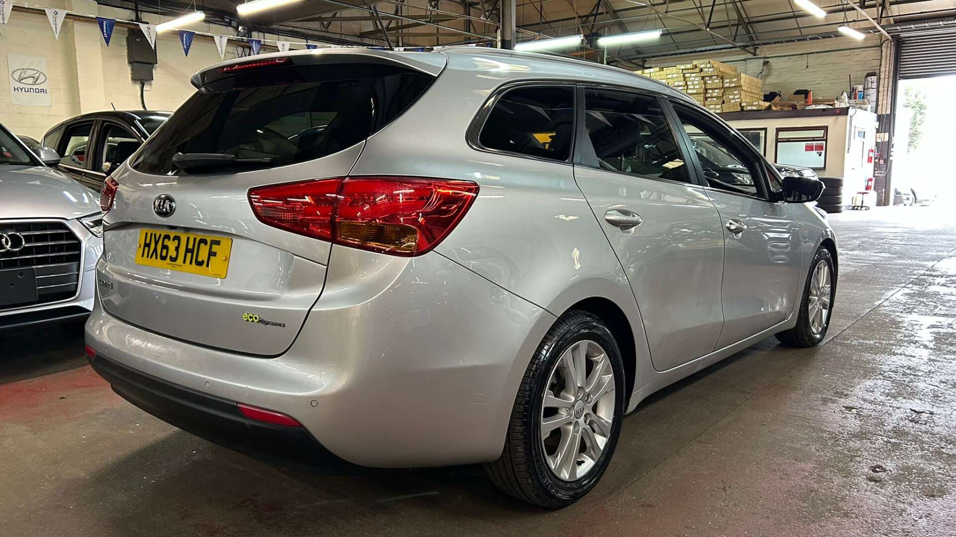 A 2013 KIA CEED CRDI 3 ECODYNAMICS A 2013 KIA CEED CRDI 3 ECODYNAMICS