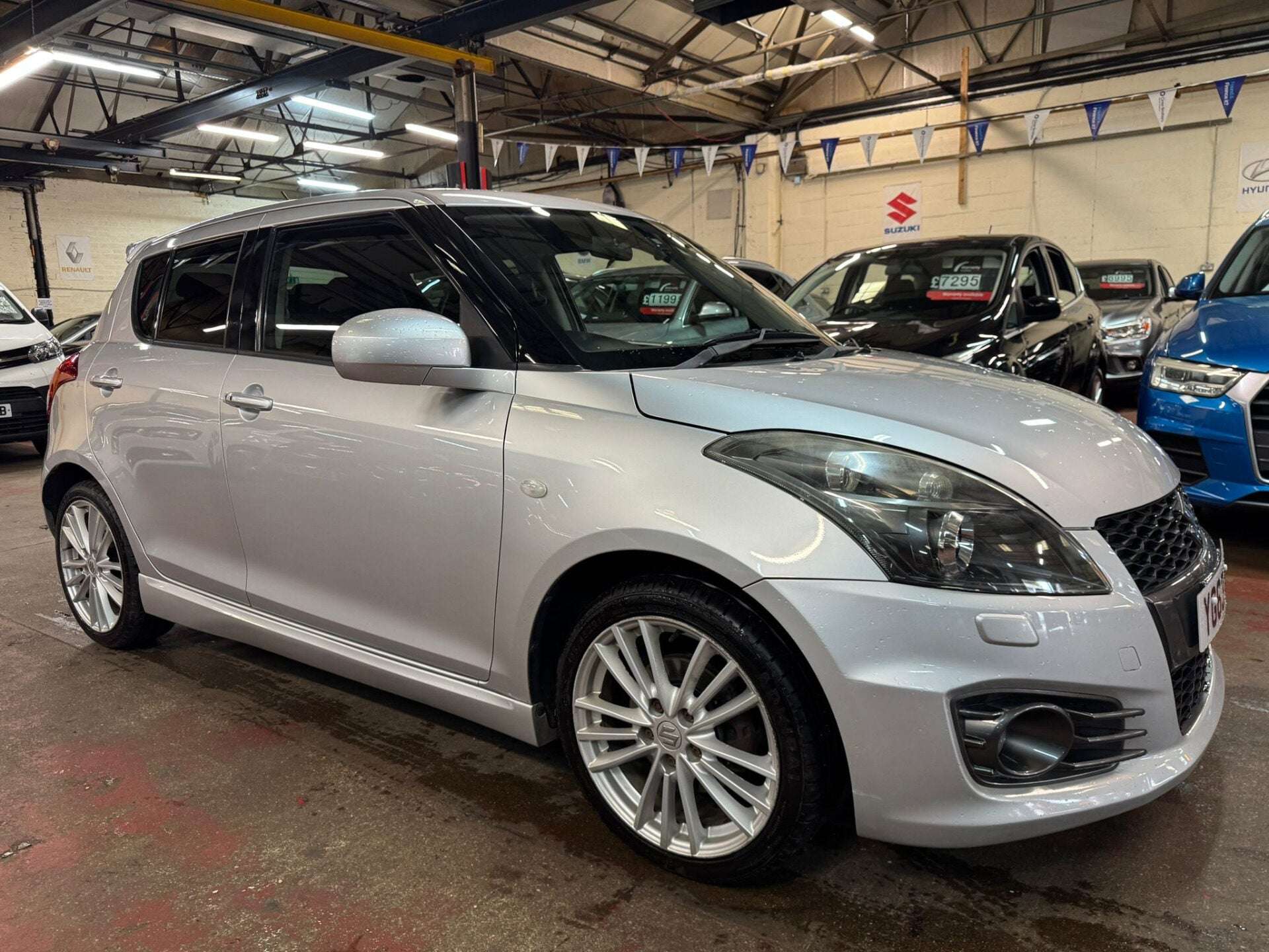 A 2013 SUZUKI SWIFT SPORT A 2013 SUZUKI SWIFT SPORT