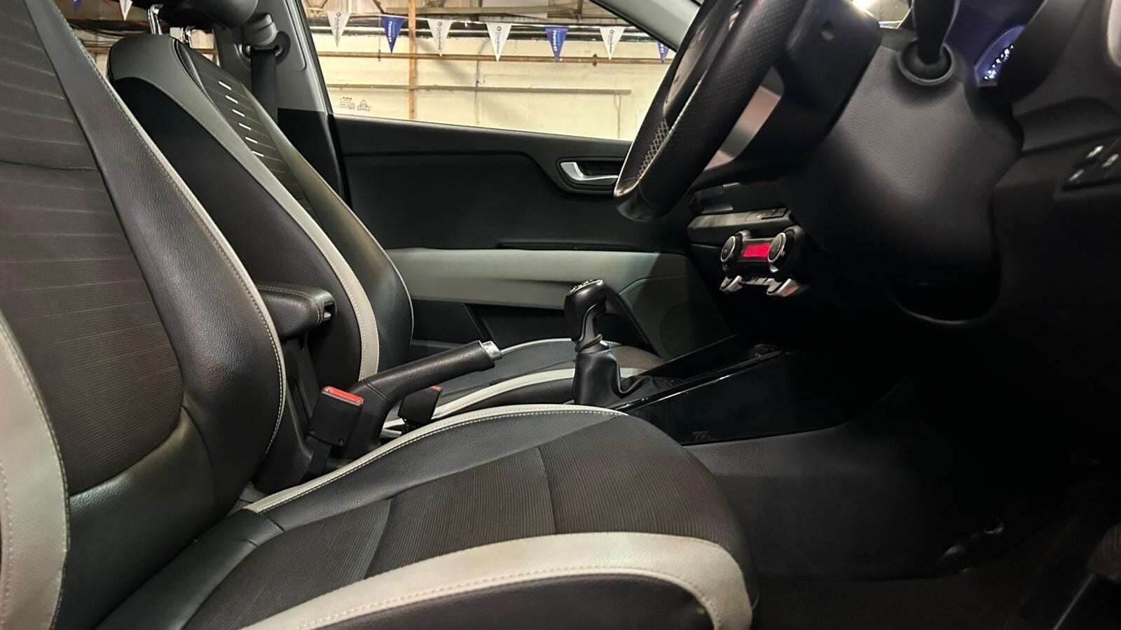 2023 KIA STONIC 2023 KIA STONIC