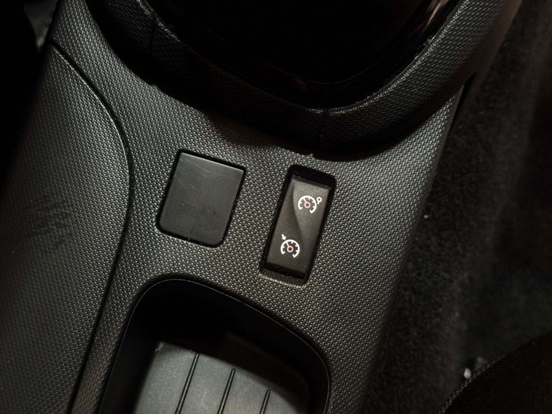 2015 RENAULT CLIO 2015 RENAULT CLIO