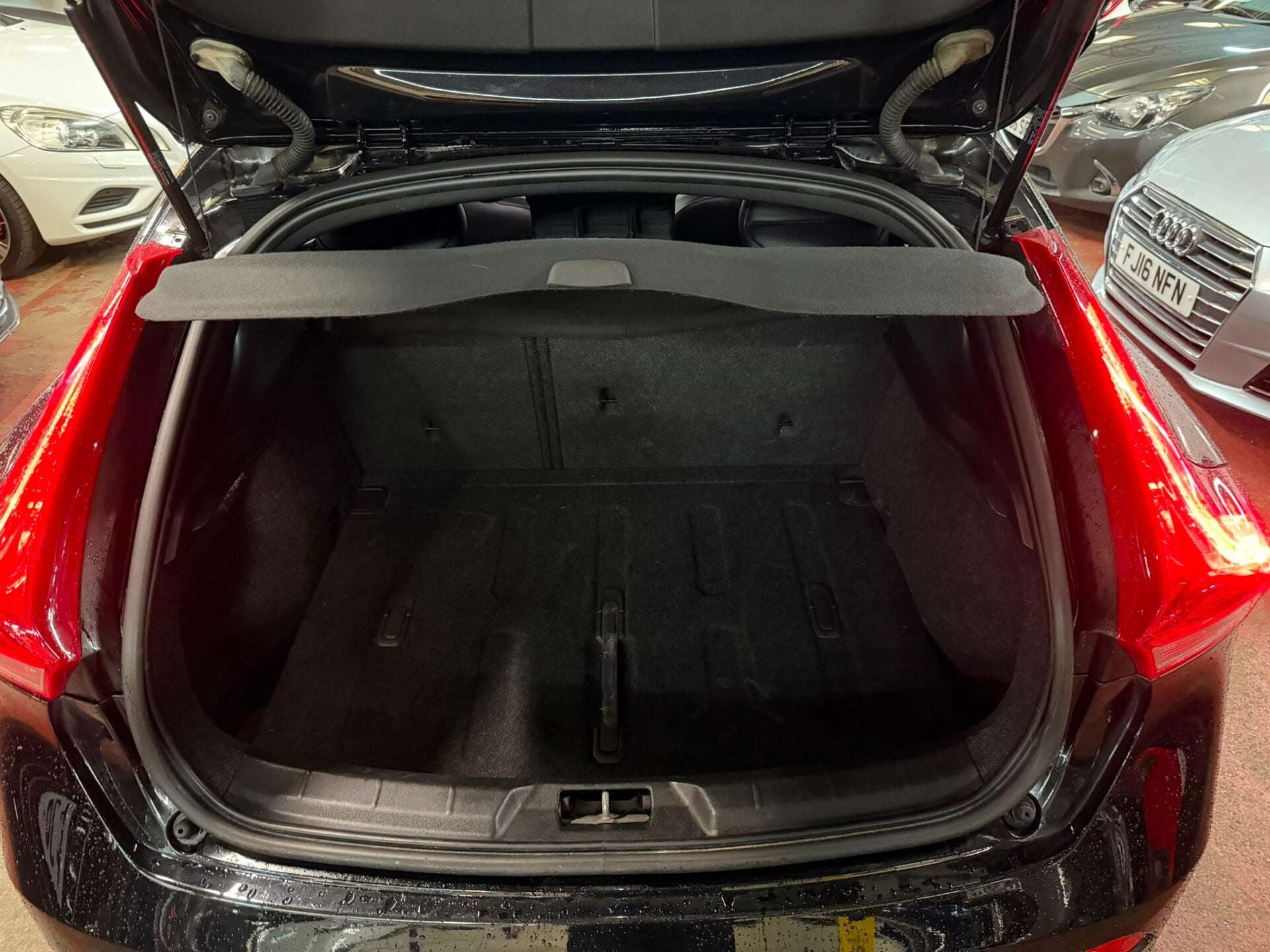 2019 VOLVO V40 2019 VOLVO V40