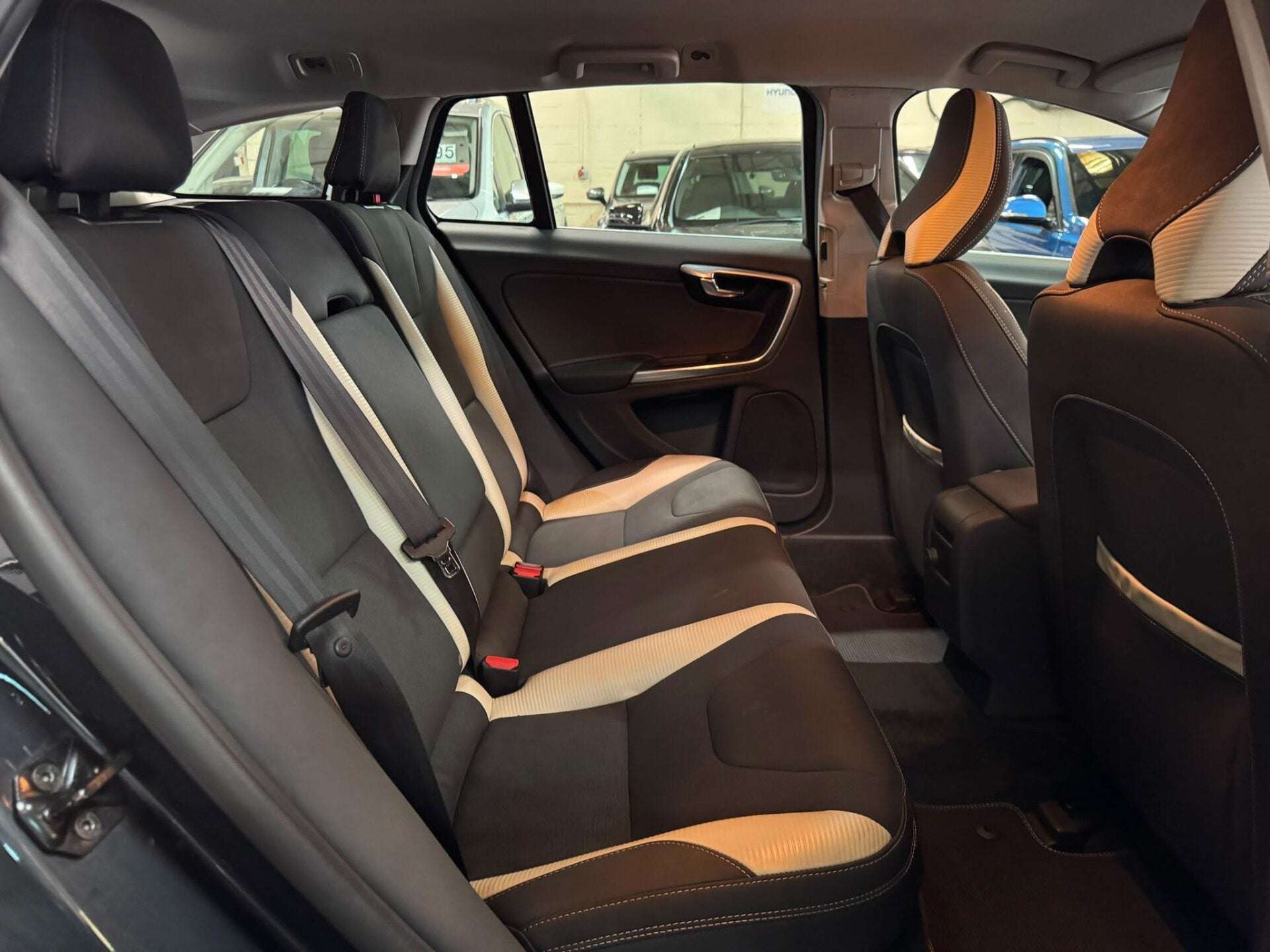 2012 VOLVO V60 2012 VOLVO V60