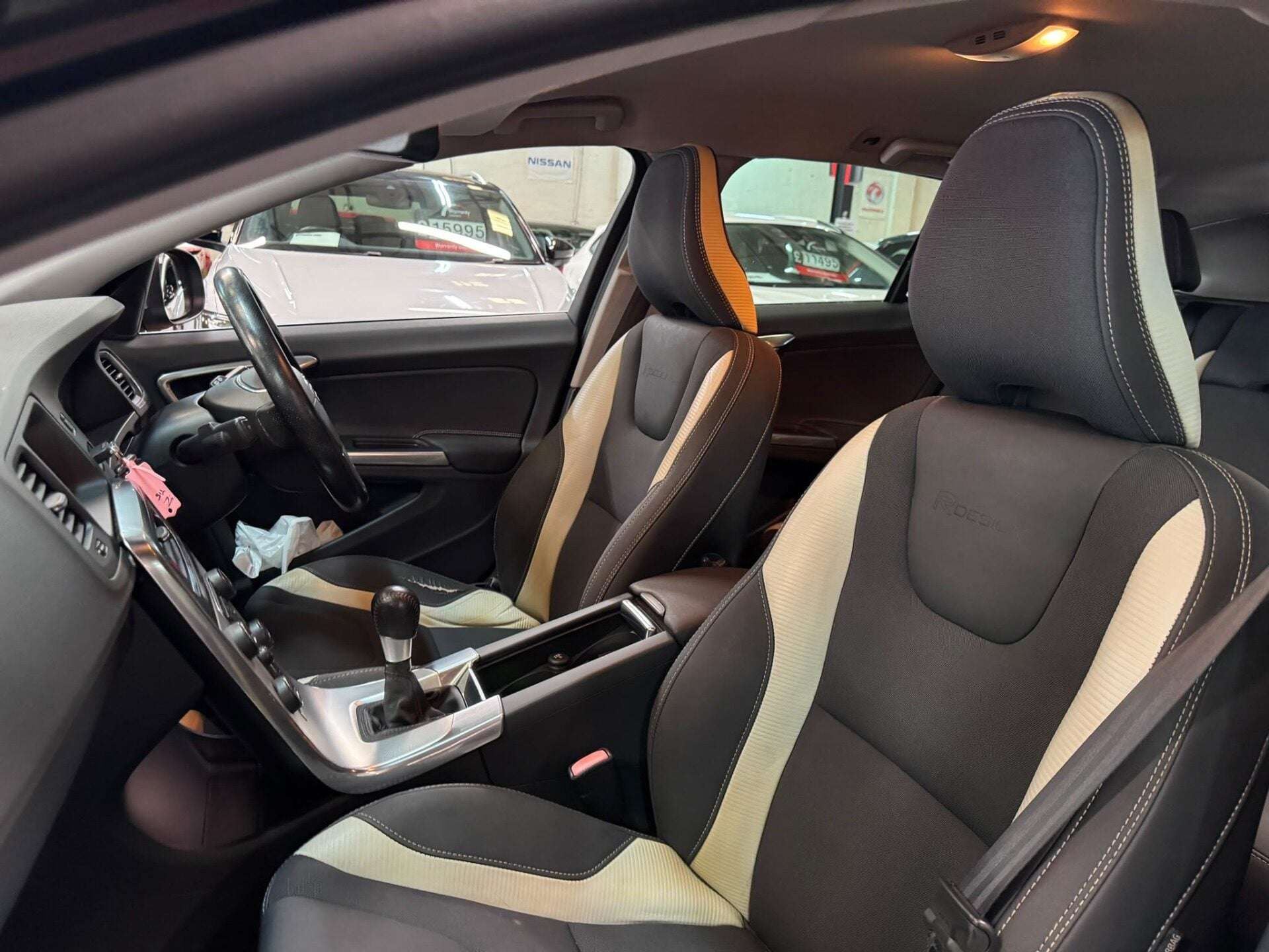 2012 VOLVO V60 2012 VOLVO V60