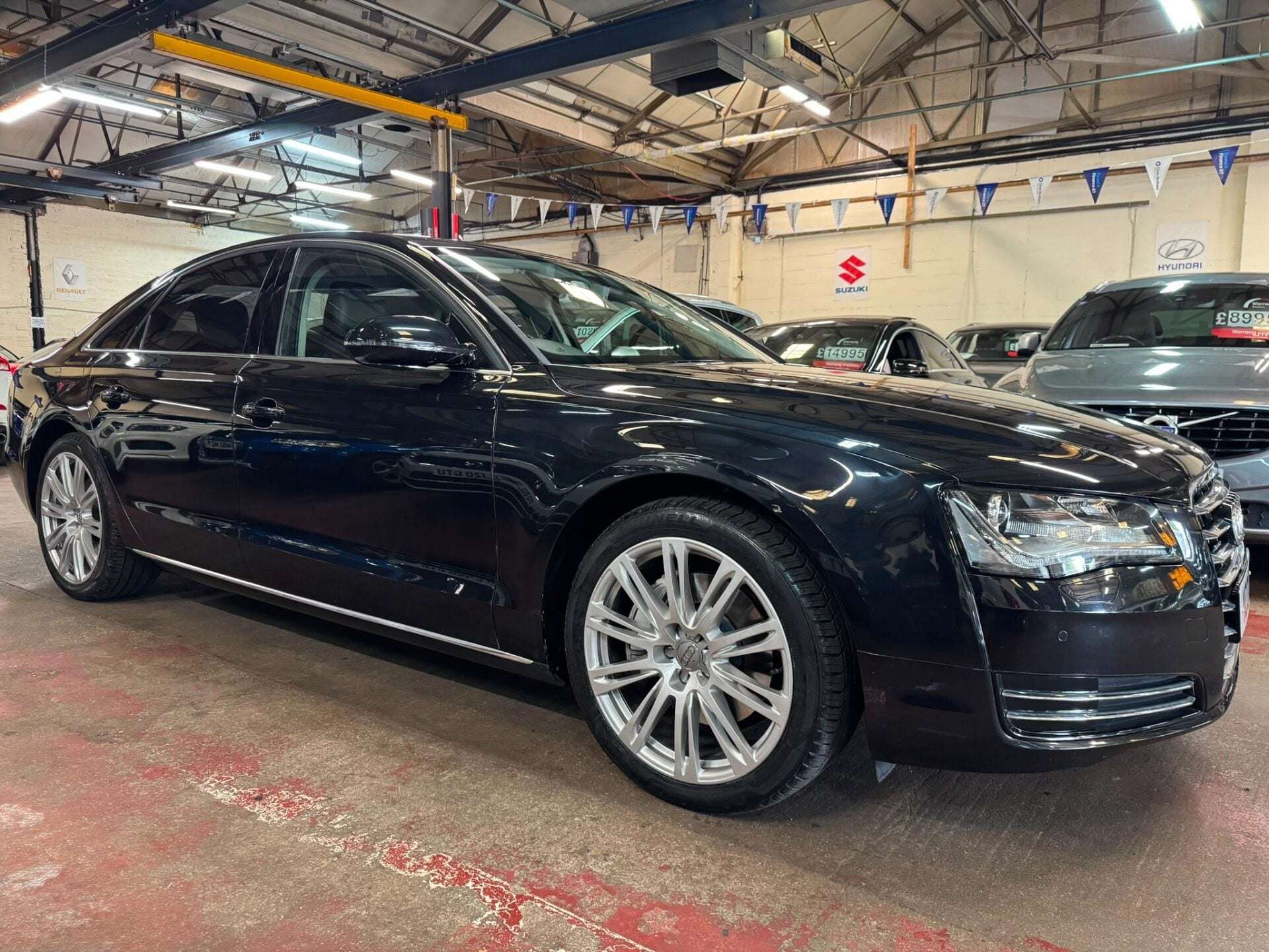 A 2013 AUDI A8 TDI QUATTRO SE EXECUTIVE A 2013 AUDI A8 TDI QUATTRO SE EXECUTIVE