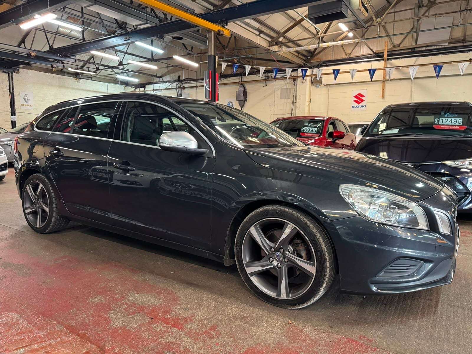 A 2012 VOLVO V60 DRIVE R-DESIGN S/S A 2012 VOLVO V60 DRIVE R-DESIGN S/S