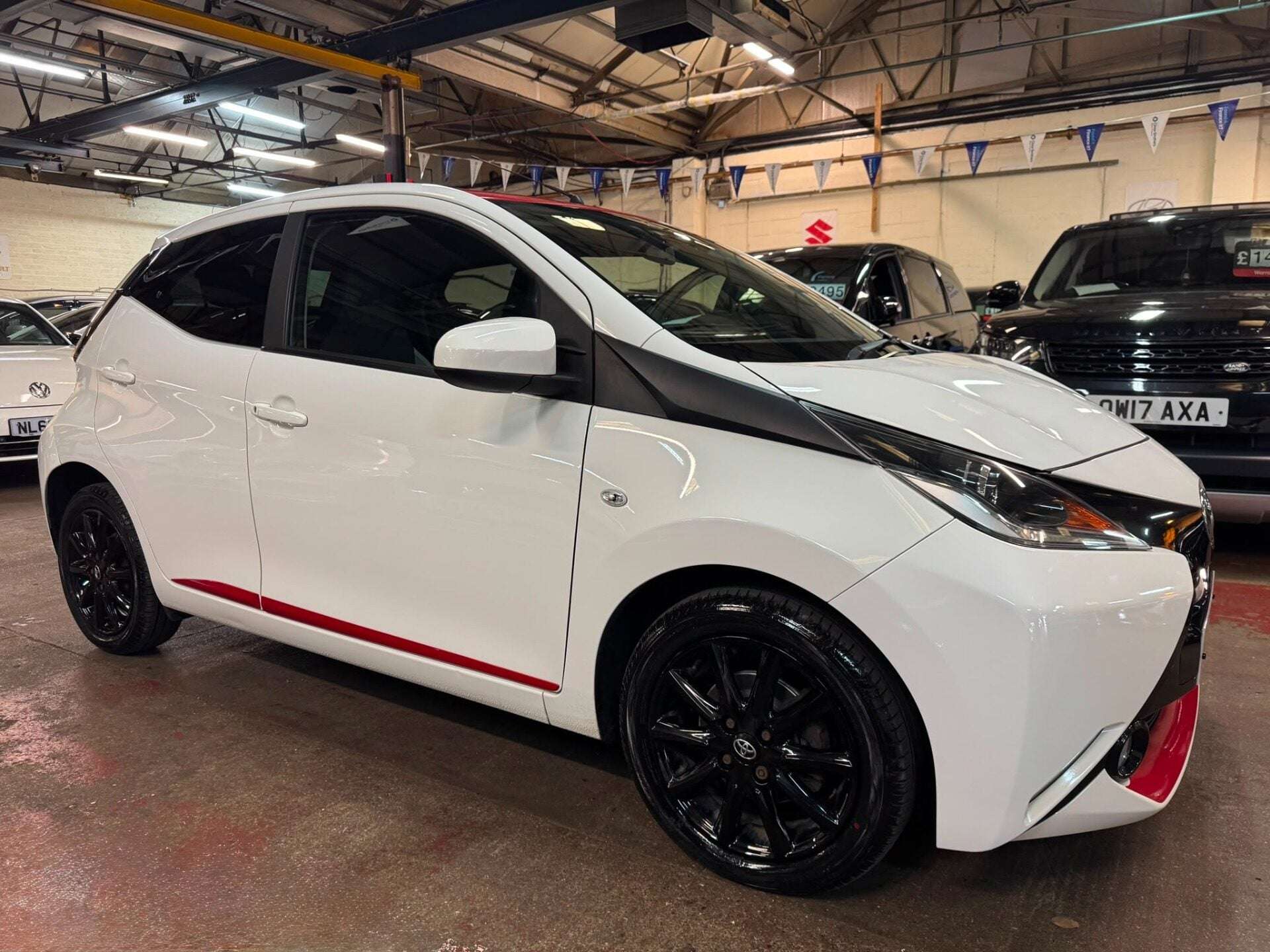 A 2017 TOYOTA AYGO VVT-I X-PRESS A 2017 TOYOTA AYGO VVT-I X-PRESS